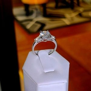 Solid 14k gold 2ct lab diamond ring with side lab diamond